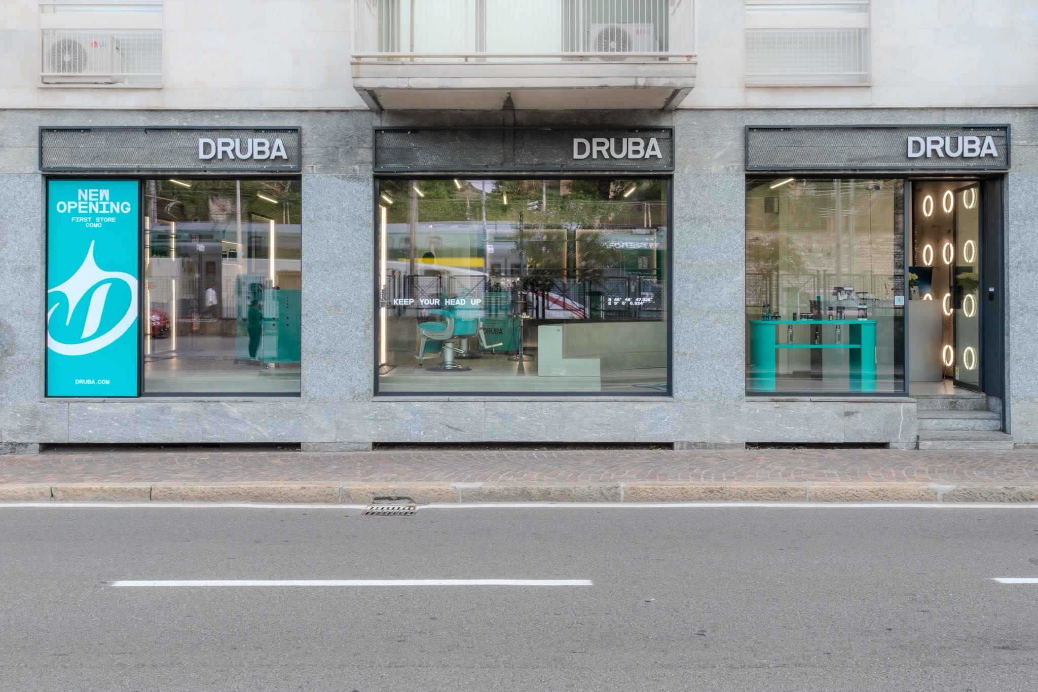 La vetrina del barbershop DRUBA